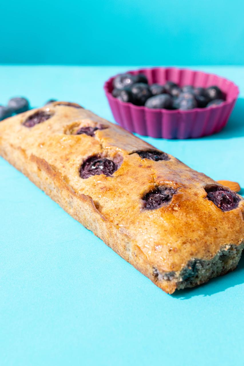 Blueberry cake with almond flour & stevia (جلوتن فري)كيكة البلوبيري ودقيق اللوز و الاستيفيا(حجم صغير )