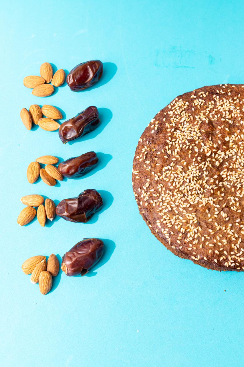 Date cake with millet flour and almond flour (/لاكتوز فرى /جلوتن فري) كيك التمر بدقيق الدخن و دقيق اللوز