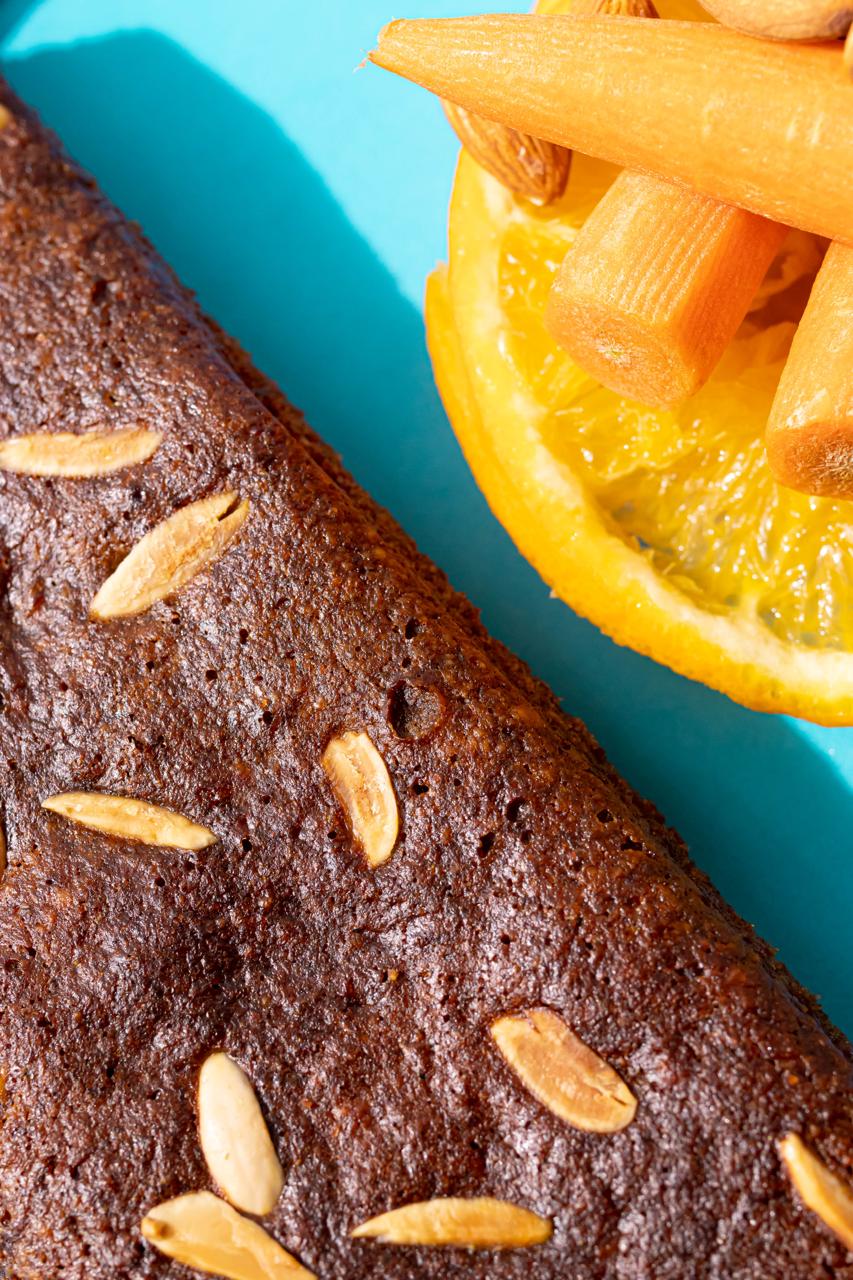 Carrot cake with almond flour & walnuts (جلوتن فري)كيك الجزر بدقيق اللوز و عين الجمل