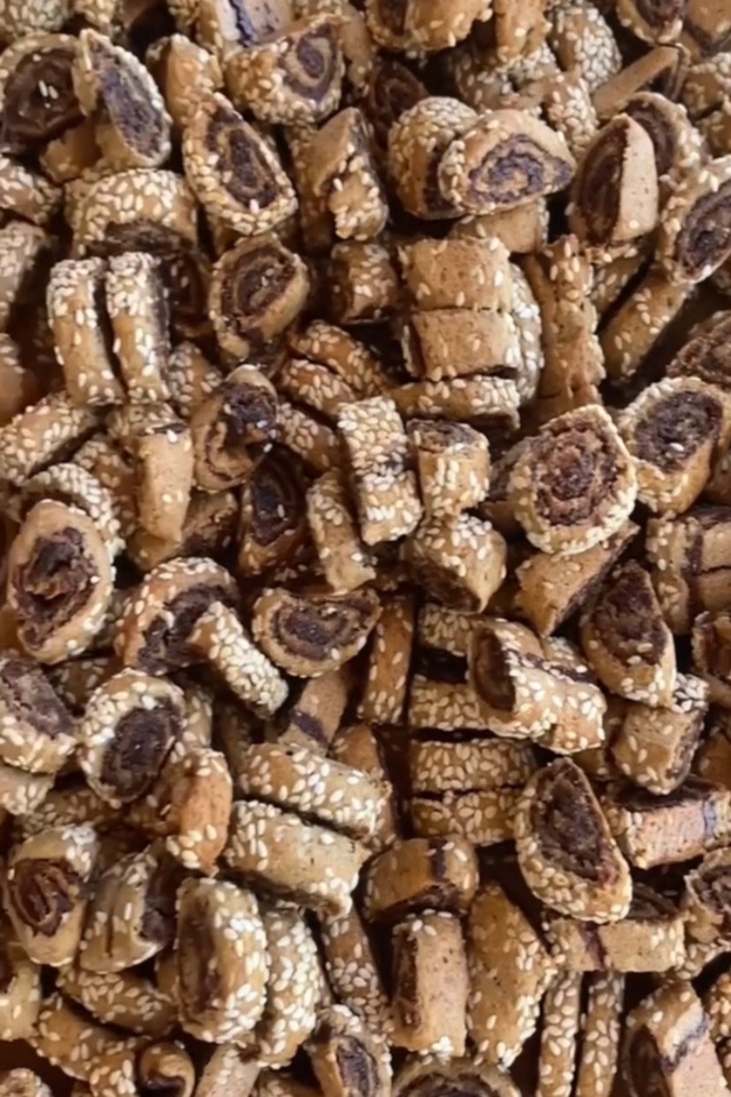 Date biscuits with oats & whole wheat منين الشوفان ودقيق القمح الكامل بالتمر