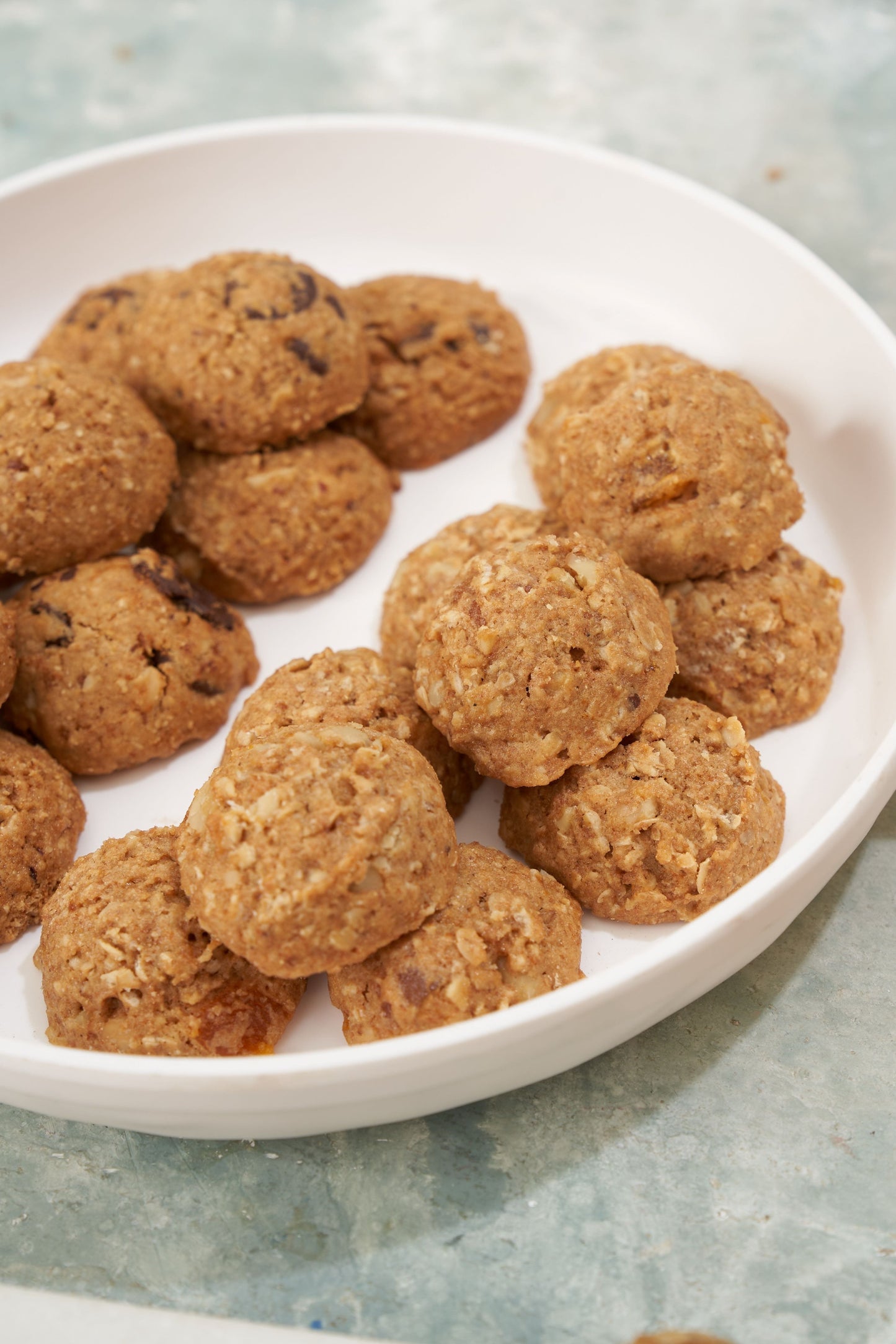 Apricot and Walnut Cookies كوكيز الشوفان بالمشمش وعين الجمل