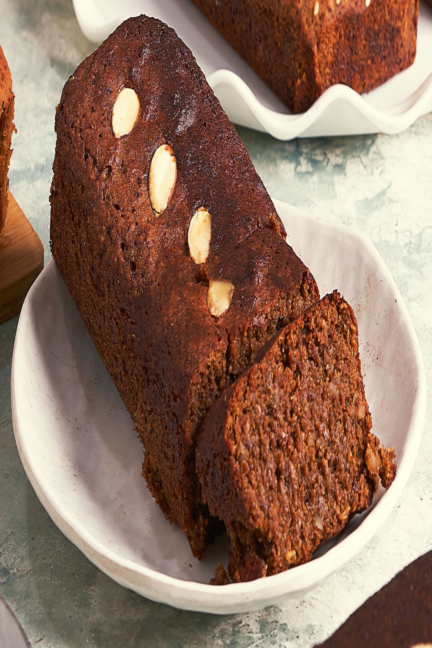 Carrot cake with almond flour & walnuts (Vegan) (كيك الجزر بدقيق اللوز و عين الجمل (خالية من البيض )لوز/جوزهند/عين جمل/قرفه/جنزبيل/بيكنج بودر /بيكنج صودا/بديل البيض /دبس التمر/عسل نحل/زيت جوزهند
