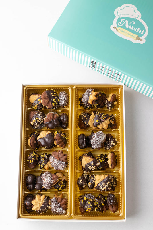 Petit four - gluten free - with almond flour & brown rice flour - with dark chocolate & nuts دقيق ارز بني/نشا/دقيق أرز ابيض/لوز /زبده /جبنه كريمي/سكر تمر /عسل نحل //بيض//مكسرات/شوكولاته دارك