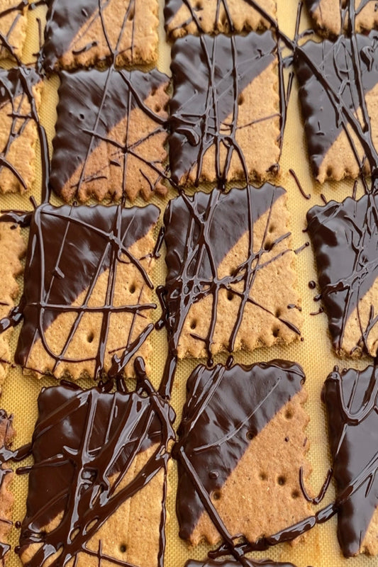 Gingerbread   biscuit بسكويت الجنزبيل بدقيق القمح الكامل والشوكولاته دارك