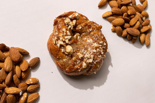 بريوش بكريمة اللوز(٣قطع )