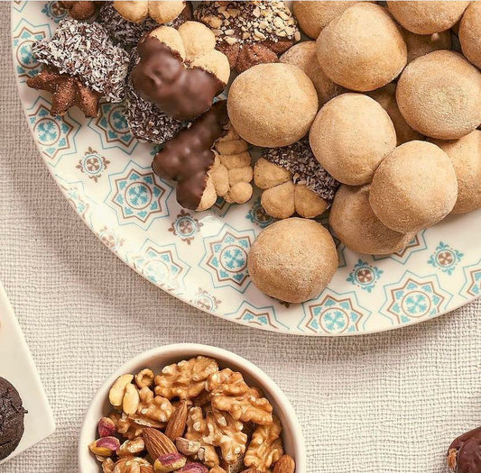 Oatmeal kahk with whole wheat flour, ajameya and pistachio كحك الشوفان بدقيق القمح الكامل و العجميه بالفستق