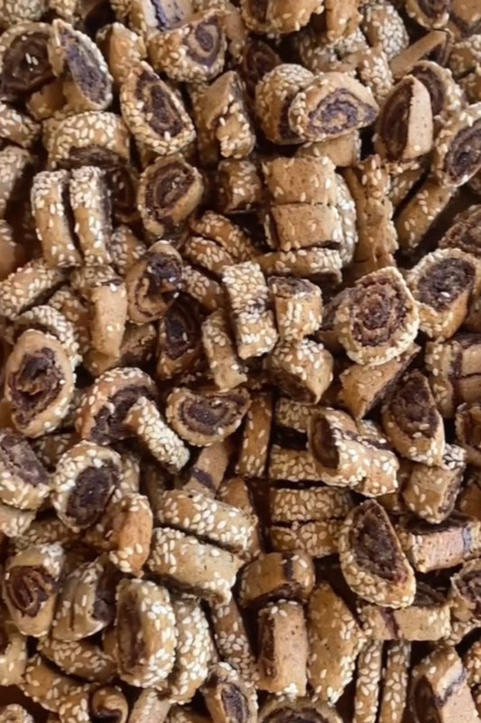 Date biscuits with oats & whole wheat منين الشوفان ودقيق القمح الكامل بالتمر