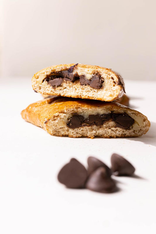 بريوش بكريمة الباتسيرى وحبوب شوكولاته(٣قطع )